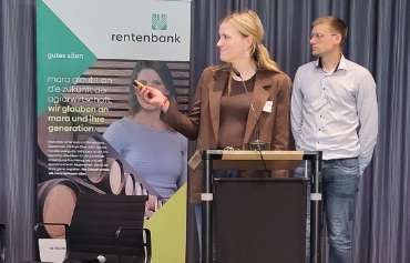 Tabea Rinklake und Heye Erchinger (Uni Göttingen) stellen ihre Forschungsergebnisse vor